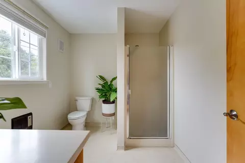 Bath - 131 Seacliff Dr, Aptos, CA 95003 photo 3 of 5