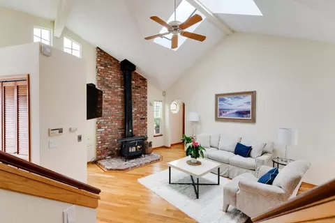 Living - 131 Seacliff Dr, Aptos, CA 95003 photo 3 of 4
