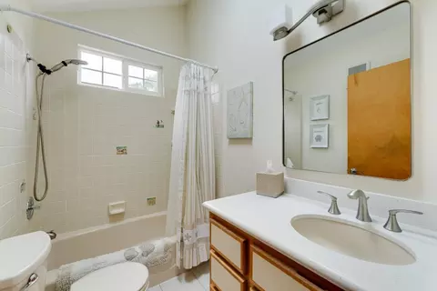 Bath - 131 Seacliff Dr, Aptos, CA 95003 photo 5 of 5