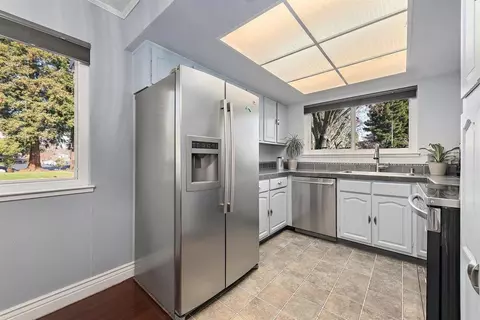 Kitchen - 1 Comstock Queen Ct, Mountain View, CA 94043 photo 1 of 2