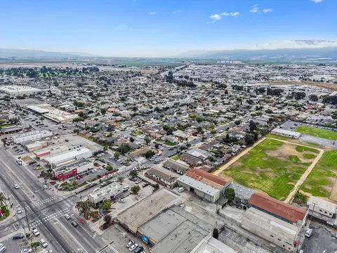 View/Area - 20 S Hebbron Ave, Salinas, CA 93905 photo 7 of 9