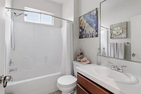 Bath - 637 Rusconi Dr, Soledad, CA 93960 photo 3 of 3
