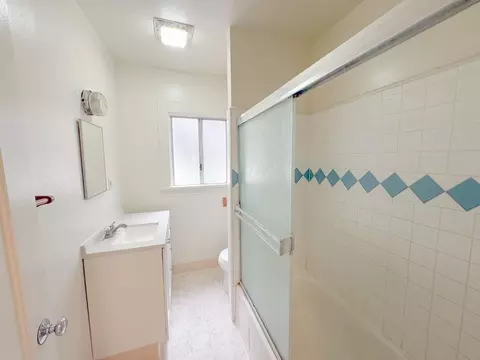 Bath - 26 Laurel St, Watsonville, CA 95076 photo 1 of 2