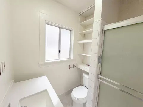 Bath - 26 Laurel St, Watsonville, CA 95076 photo 2 of 2