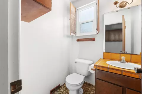 Bath - 9723 Bluestem Path, Salinas, CA 93907 photo 6 of 6