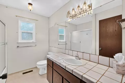 Bath - 9723 Bluestem Path, Salinas, CA 93907 photo 4 of 6
