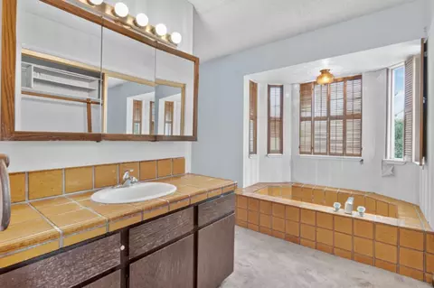 Bath - 9723 Bluestem Path, Salinas, CA 93907 photo 2 of 6