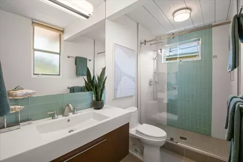 Bath - 948 Brookgrove Ln, Cupertino, CA 95014 photo 1 of 2