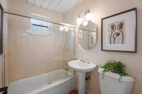 Bath - 948 Brookgrove Ln, Cupertino, CA 95014 photo 2 of 2