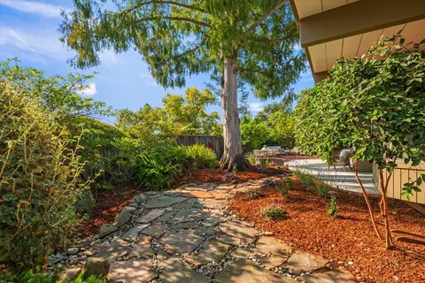 Exterior - 948 Brookgrove Ln, Cupertino, CA 95014 photo 9 of 12
