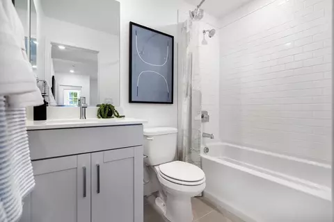 Bath - 2120 Latham St, Mountain View, CA 94040 photo 4 of 5