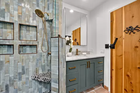 Bath - 3017 Forest Way, Pebble Beach, CA 93953 photo 2 of 4