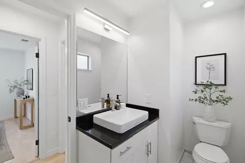 Bath - 104 Freedom Ln, Mountain View, CA 94040 photo 4 of 5