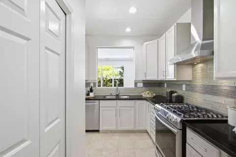 Kitchen - 104 Freedom Ln, Mountain View, CA 94040 photo 3 of 8