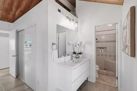 Bath - 715 Quetta Ave E, Sunnyvale, CA 94087 photo 2 of 4