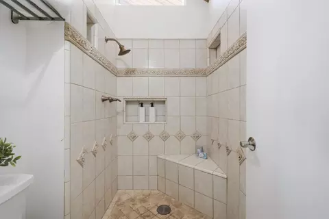 Bath - 715 Quetta Ave E, Sunnyvale, CA 94087 photo 3 of 4