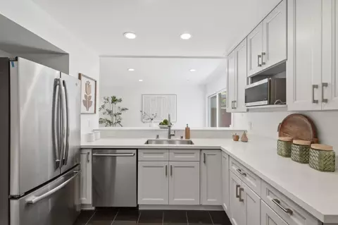 Kitchen - 715 Quetta Ave E, Sunnyvale, CA 94087 photo 2 of 3