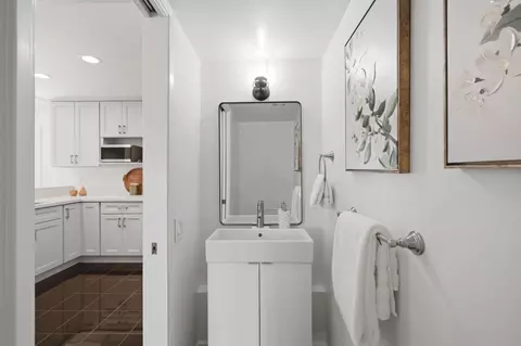 Bath - 715 Quetta Ave E, Sunnyvale, CA 94087 photo 1 of 4