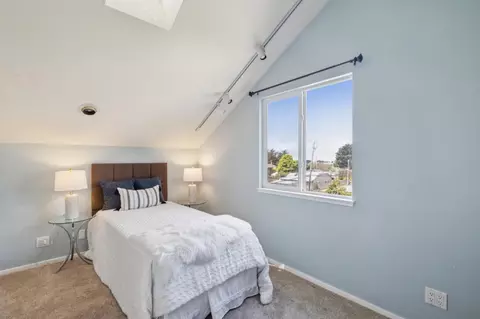 Bedroom - 909 Etheldore St, Moss Beach, CA 94038 photo 4 of 11