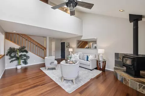 Living - 909 Etheldore St, Moss Beach, CA 94038 photo 2 of 5