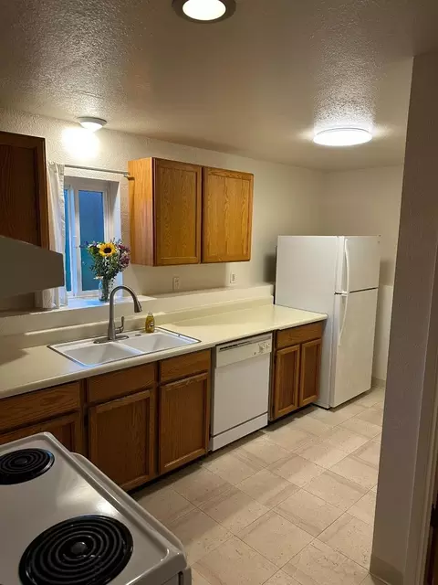 Kitchen - 909 Etheldore St, Moss Beach, CA 94038 photo 4 of 5