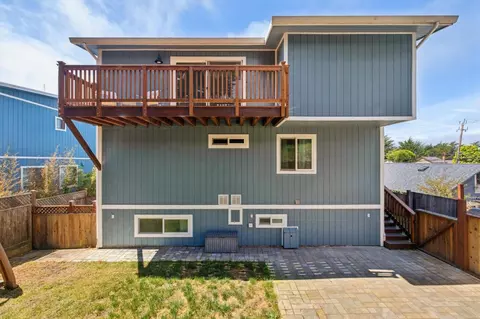 Exterior - 909 Etheldore St, Moss Beach, CA 94038 photo 4 of 7