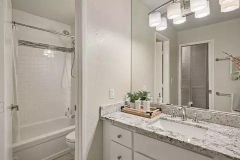 Bath - 2000 Rock St 19, Mountain View, CA 94043 photo 2 of 3