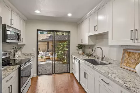 Kitchen - 2000 Rock St 19, Mountain View, CA 94043 photo 2 of 3