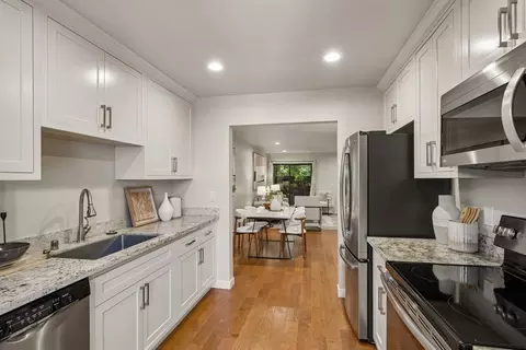 Kitchen - 2000 Rock St 19, Mountain View, CA 94043 photo 1 of 3
