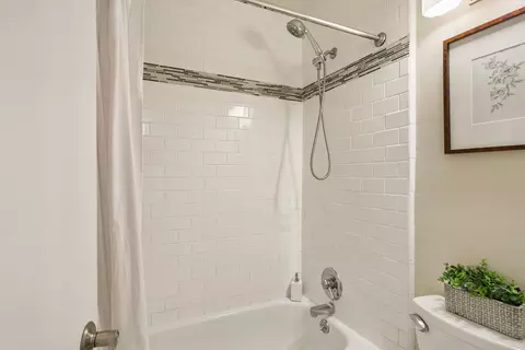 Bath - 2000 Rock St 19, Mountain View, CA 94043 photo 3 of 3