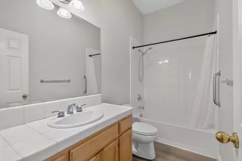 Bath - 8039 Leno Dr, Windsor, CA 95492 photo 2 of 3