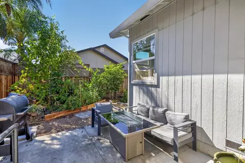 Exterior - 8039 Leno Dr, Windsor, CA 95492 photo 8 of 10