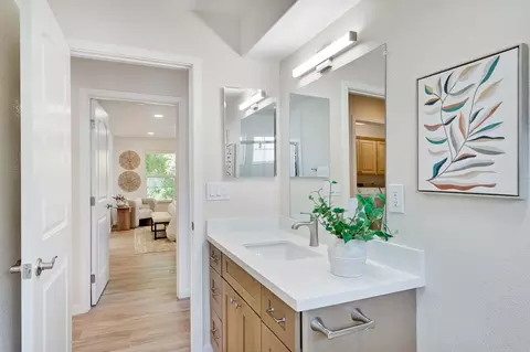 Bath - 274 Skyview Ct, Mountain View, CA 94043 photo 8 of 11