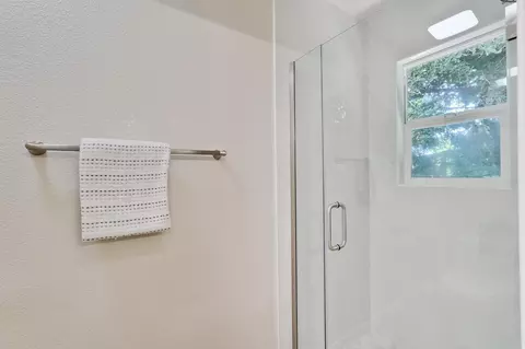 Bath - 274 Skyview Ct, Mountain View, CA 94043 photo 4 of 11