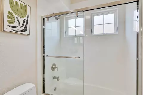 Bath - 274 Skyview Ct, Mountain View, CA 94043 photo 7 of 11