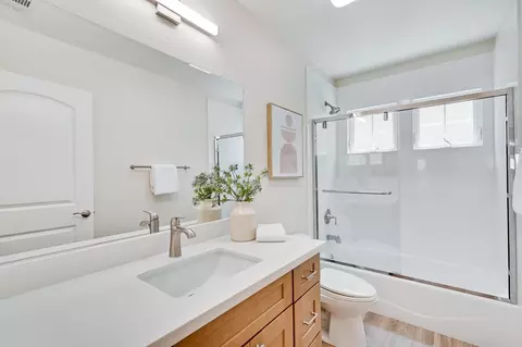 Bath - 274 Skyview Ct, Mountain View, CA 94043 photo 9 of 11