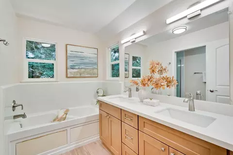 Bath - 274 Skyview Ct, Mountain View, CA 94043 photo 2 of 11