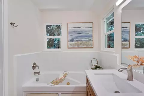 Bath - 274 Skyview Ct, Mountain View, CA 94043 photo 5 of 11