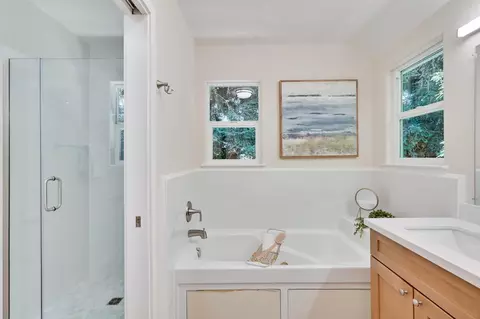 Bath - 274 Skyview Ct, Mountain View, CA 94043 photo 3 of 11