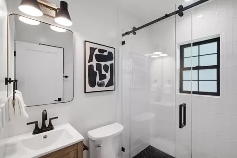 Bath - 1052 Echo Dr, Los Altos, CA 94024 photo 6 of 7