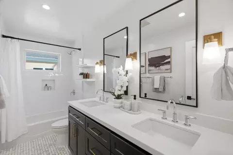 Bath - 1052 Echo Dr, Los Altos, CA 94024 photo 5 of 7