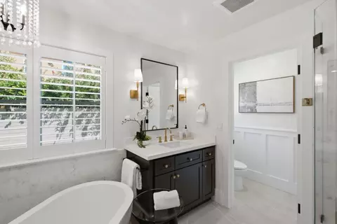 Bath - 1052 Echo Dr, Los Altos, CA 94024 photo 3 of 7