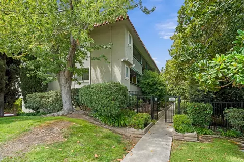 2735 Mauricia Ave B, Santa Clara, CA 95051