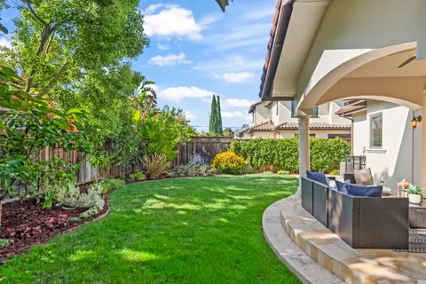 Exterior - 10207 Orange Ave, Cupertino, CA 95014 photo 6 of 8