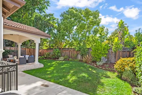 Exterior - 10207 Orange Ave, Cupertino, CA 95014 photo 7 of 8