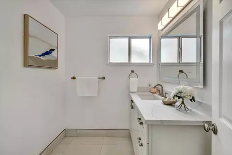 Bath - 1943 Everglades Dr, Milpitas, CA 95035 photo 1 of 5