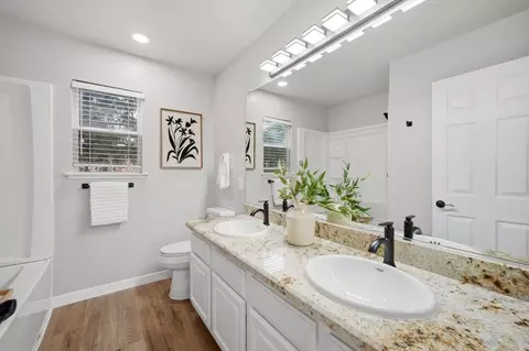 Bath - 1371 Peregrine Dr, Gilroy, CA 95020 photo 2 of 2