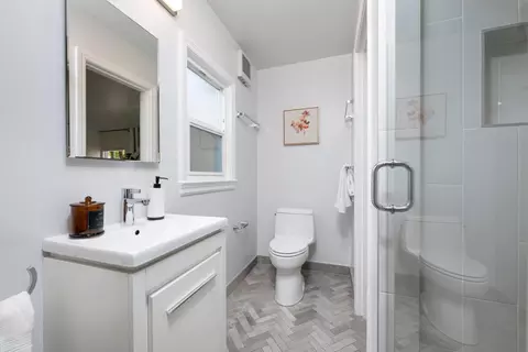 Bath - 430 Hillcrest Blvd, Millbrae, CA 94030 photo 2 of 2