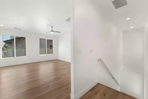 Living - 445 Cecelio Way, Tracy, CA 95376 photo 6 of 10
