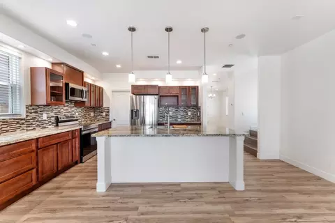 Kitchen - 445 Cecelio Way, Tracy, CA 95376 photo 4 of 4